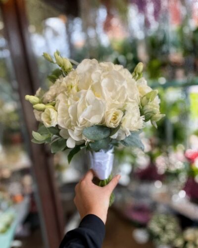 Весільний букет з білої гортензіі