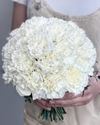 Весільний букет з білої гвоздики