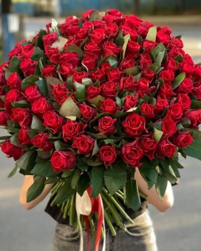 101 червона троянда